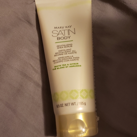 Satin Body Revitalizing Shea Scrub - Picture 1 of 2